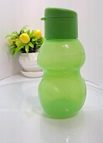 Beden yeşil Renk Tupperware figürlü suluk. çıt kapak