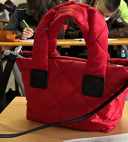 Kırmızı kol el çantası