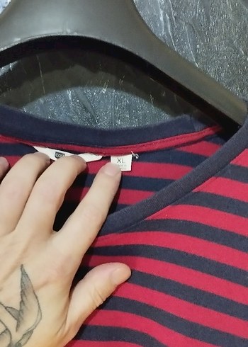 Erkek Kısa Kollu Kırmızı Çizgili Tişört - Görsel 2