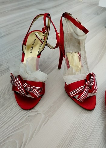 Nine West NINE WEST Kırmızı Taşlı Fiyonklu Topuklu Ayakkabı