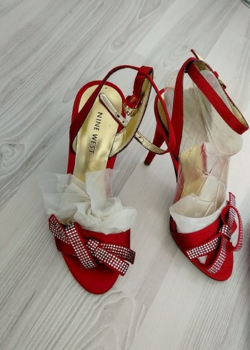 35 Beden NINE WEST Kırmızı Taşlı Fiyonklu Topuklu Ayakkabı