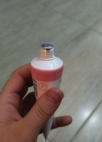 Beden Renk New Well SPF50+ Aydınlatıcı Güneş Kremi
