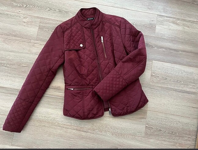 Stradivarius bordo kapitone ceket
