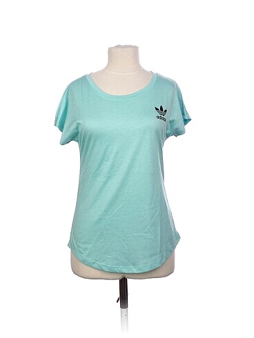 Adidas T-shirt %70 İndirimli.