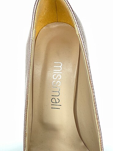 38 Beden çeşitli Renk PreLoved Platform %70 İndirimli.