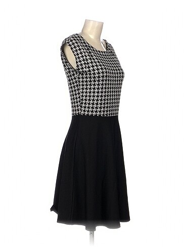 Diğer PreLoved Kısa Elbise %70 İndirimli.