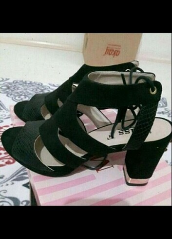 Siyah  topuklu ayakkabı  - Görsel 3