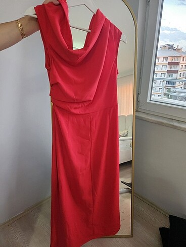 Düşük omuzlu elbise
 - Görsel 3