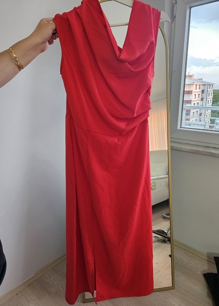 Düşük omuzlu elbise
 - Görsel 2