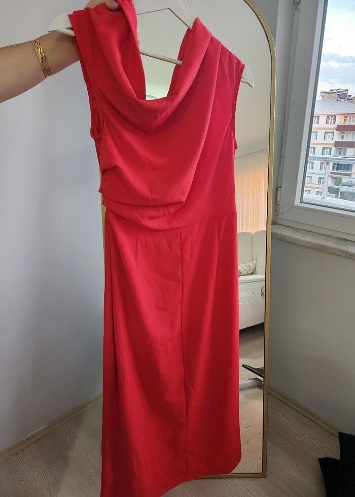 Düşük omuzlu elbise
 - Görsel 3