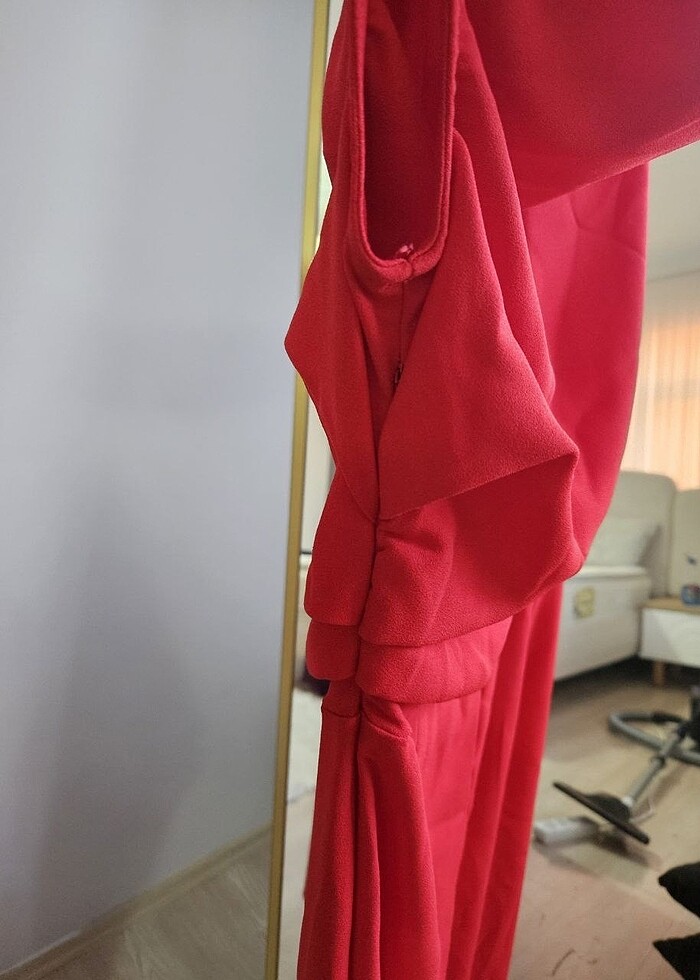 Düşük omuzlu elbise
 - Görsel 4