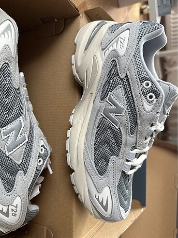 New balance 725