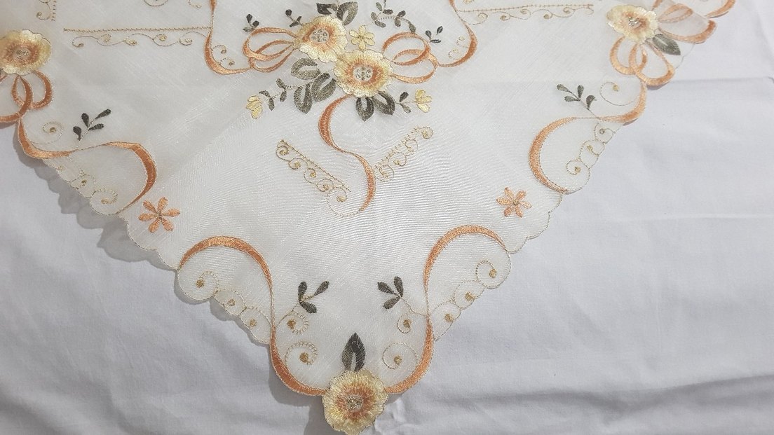 Bej Nakışlı Masa Örtüsü - Görsel 2