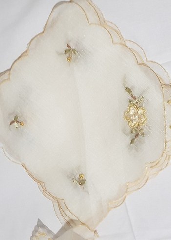 İşlemeli bej Masa Örtüsü - Görsel 3