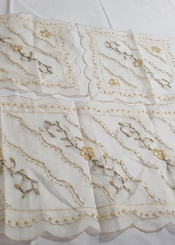 İşlemeli bej Masa Örtüsü - Görsel 2