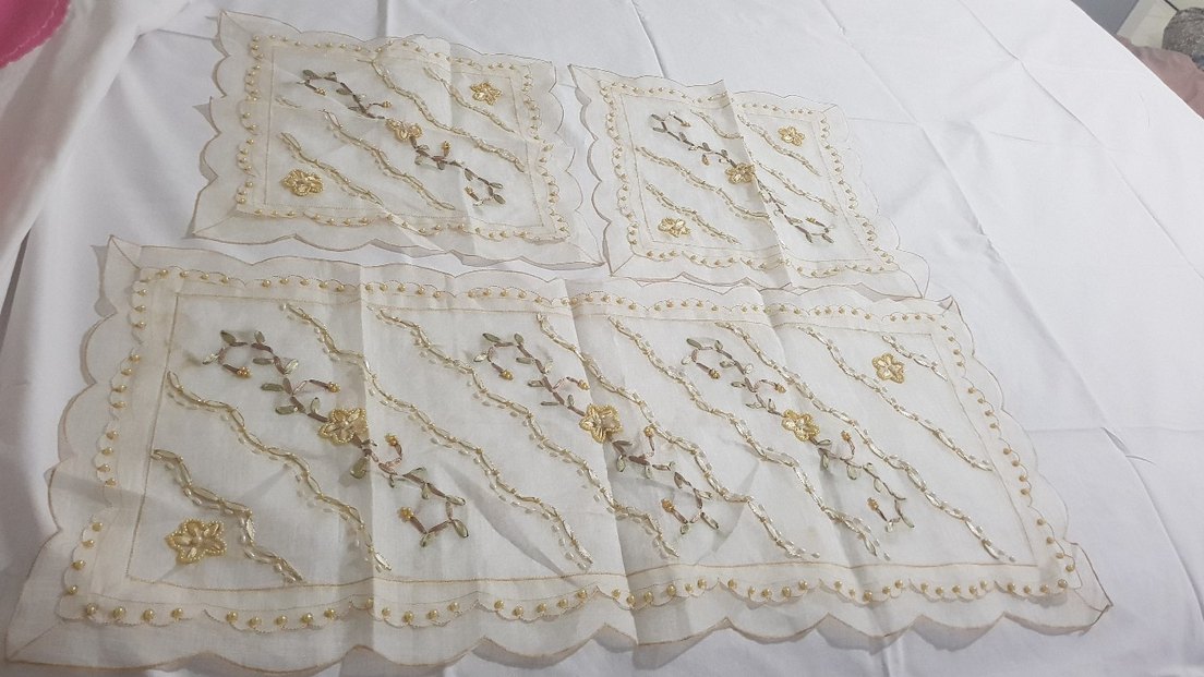 İşlemeli bej Masa Örtüsü - Görsel 2