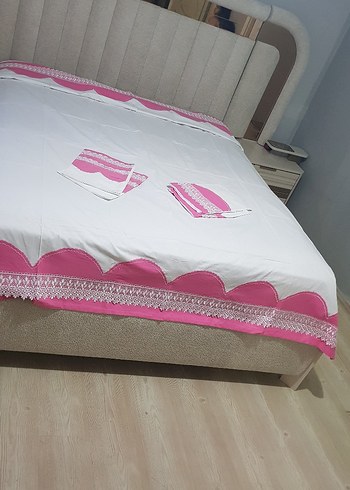 Pembe Nakışlı Yatak Örtüsü - Görsel 2