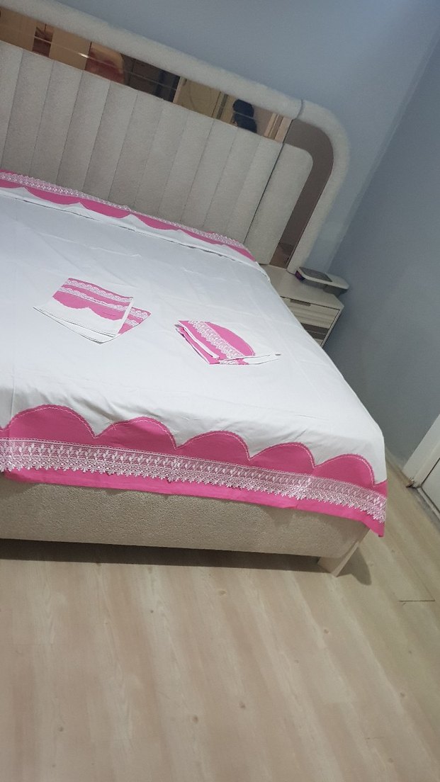 Pembe Nakışlı Yatak Örtüsü - Görsel 3