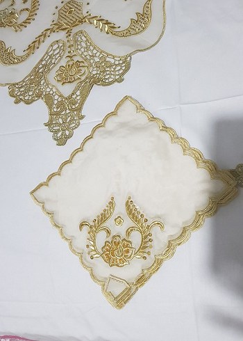 İşlemeli Beyaz Parlak Masa Örtüsü - Görsel 6