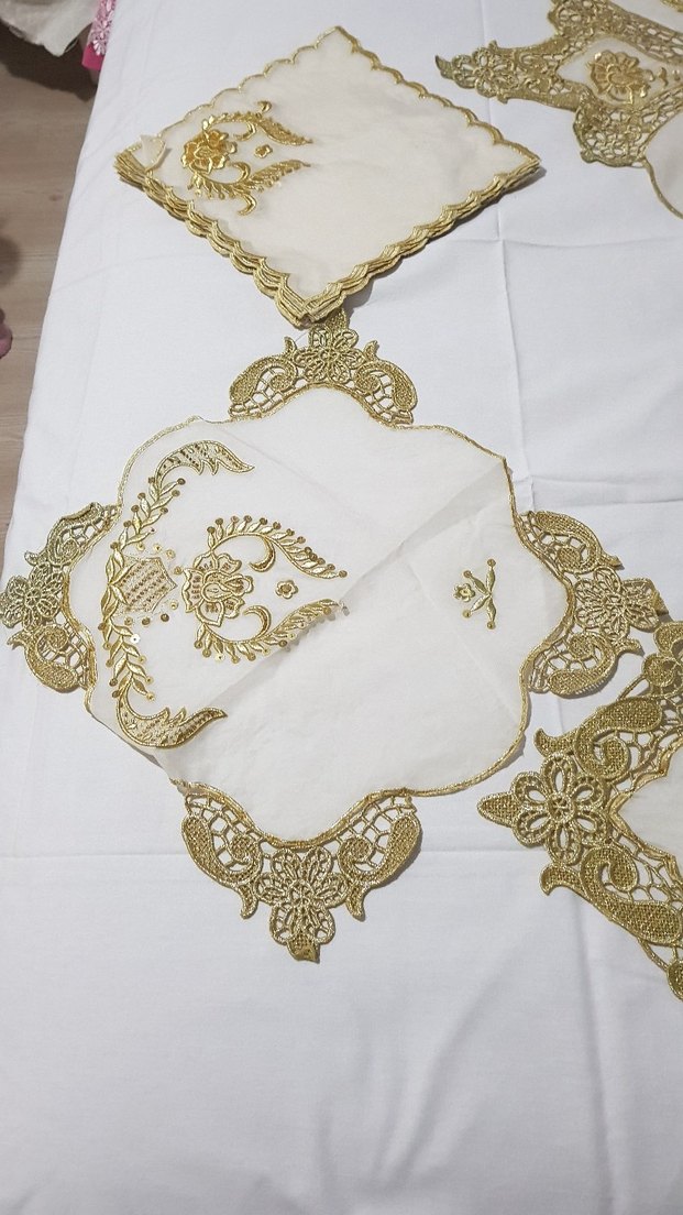 İşlemeli Beyaz Parlak Masa Örtüsü - Görsel 4