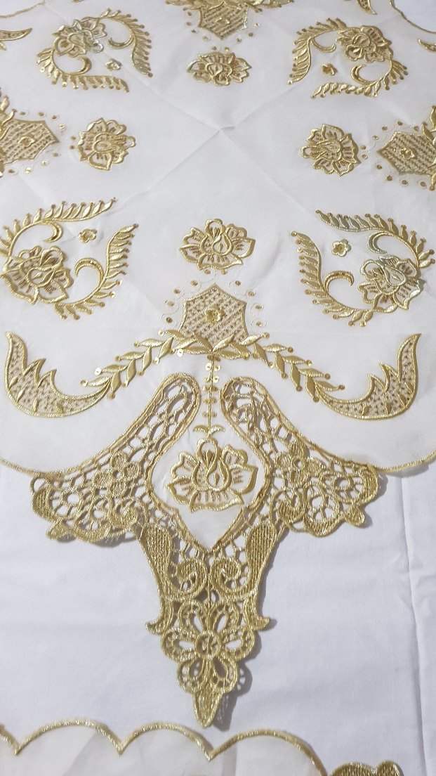İşlemeli Beyaz Parlak Masa Örtüsü - Görsel 5