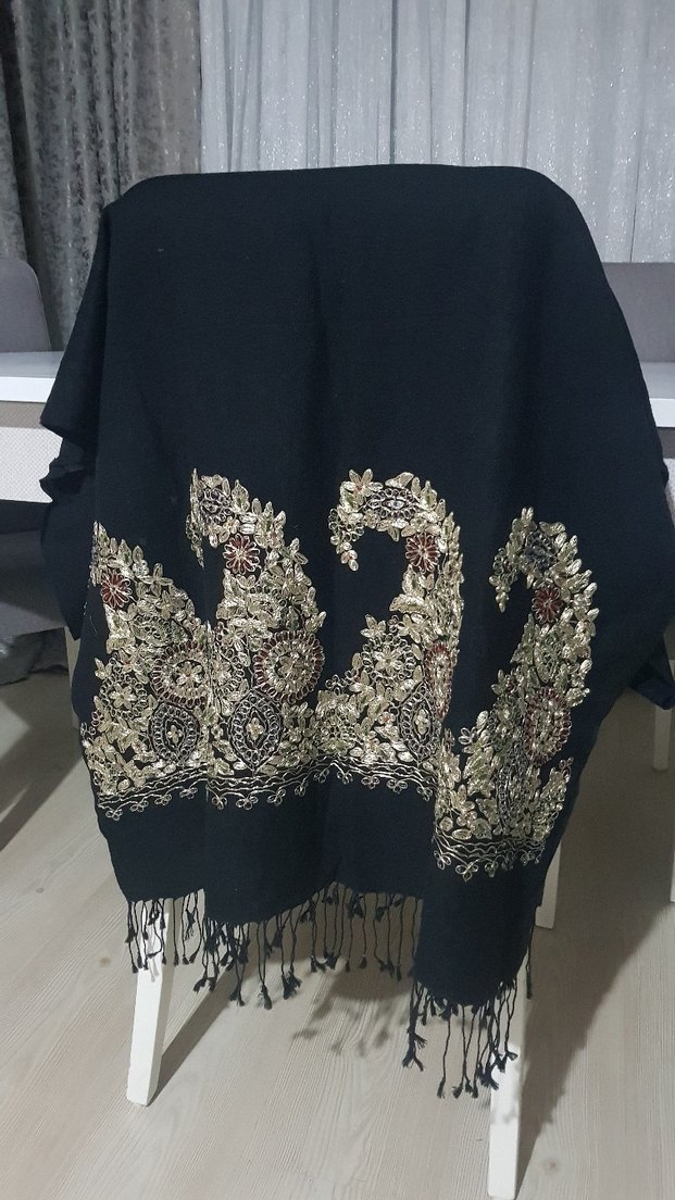 Boncuk işlemeli siyah sırt şalı - Görsel 2