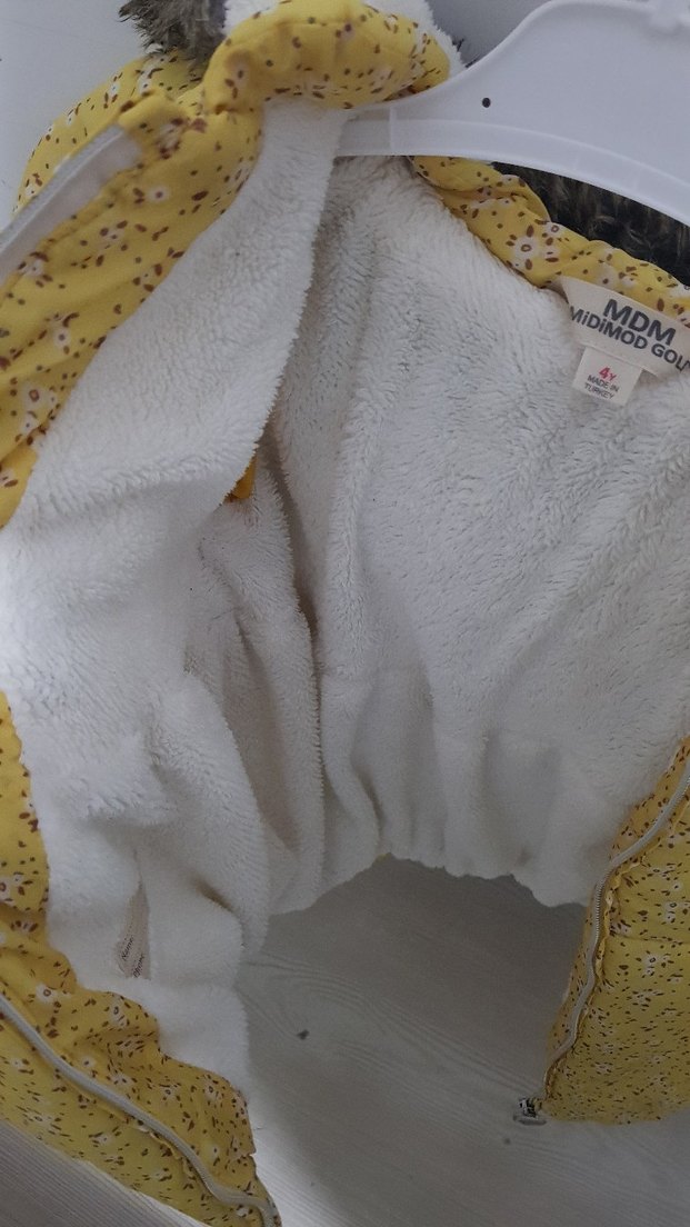 Kız Çocuk Sarı Kapüşonlu Kürklü Mont - Görsel 3