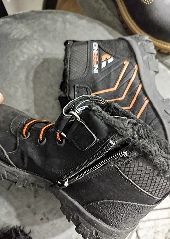 31 Beden Siyah Erkek Çocuk Spor Botları Velcro