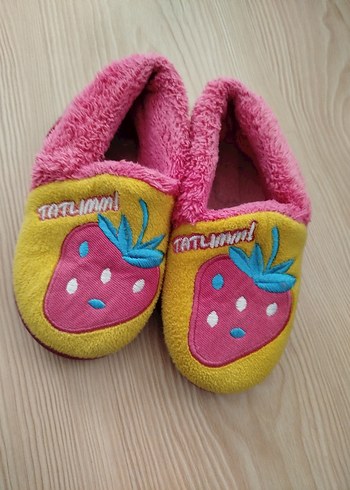 Renkli Nakışlı Kız Çocuk Ev Terliği - Görsel 4