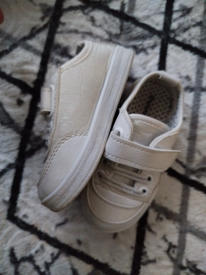 Kız Çocuk Beyaz Cırtlı Spor Ayakkabı - Görsel 2