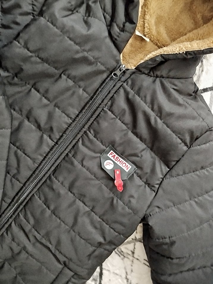 Siyah Kapüşonlu Fermuarlı Kısa Kışlık Ceket - Görsel 3