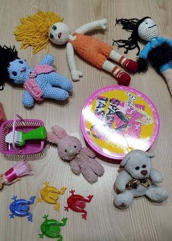 Renkli El Yapımı Örgü Bebekler ve Oyuncaklar - Görsel 6