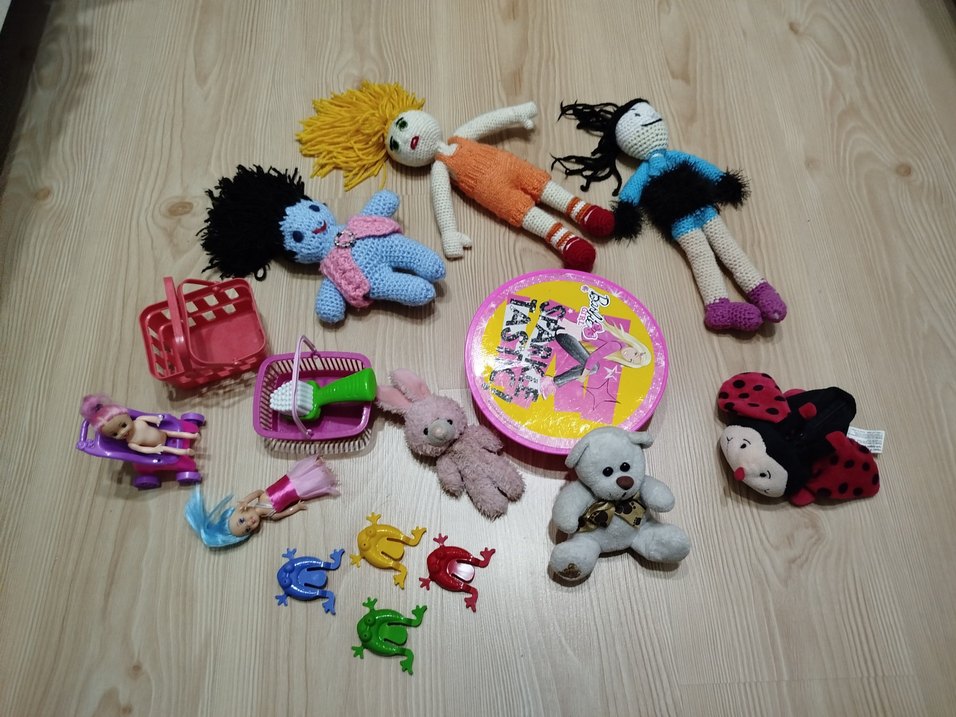 Renkli El Yapımı Örgü Bebekler ve Oyuncaklar - Görsel 5