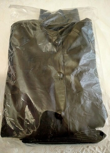 Siyah Suni Deri ceket 5.6 yaş ( sıfır )