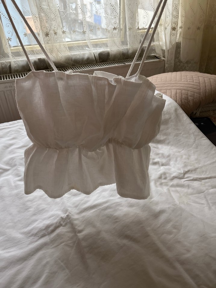 Beyaz Keten Askılı Fırfırlı Kız Bluzu - Görsel 2