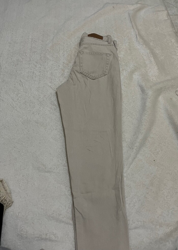 beje yakın krem gibi bir renk - Görsel 3