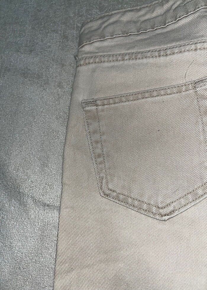 beje yakın krem gibi bir renk - Görsel 2