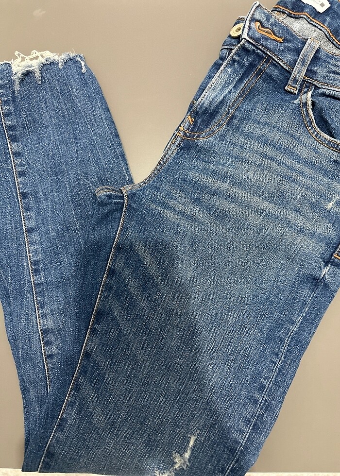 Zara Z1975 SKINNY MID-RISE DISTRESSED JEAN - Görsel 3