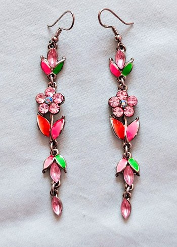 Mineli çiçek tasarımlı şık küpeler - Görsel 3