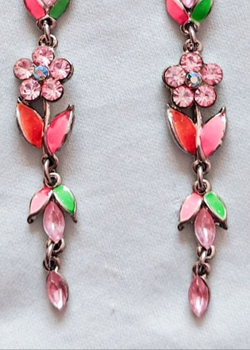 Mineli çiçek tasarımlı şık küpeler - Görsel 5