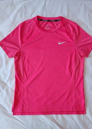 Nike Canli Pembe Spor Tisortu