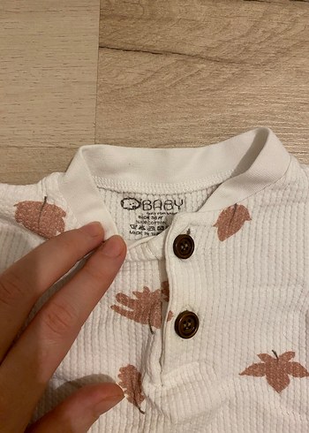 Uzun Kollu Düğmeli Beyaz Bebek Takımı - Görsel 2