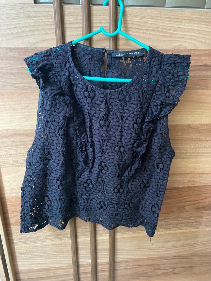 Dantel Detaylı Siyah Kolsuz Bohem Bluz - Görsel 2