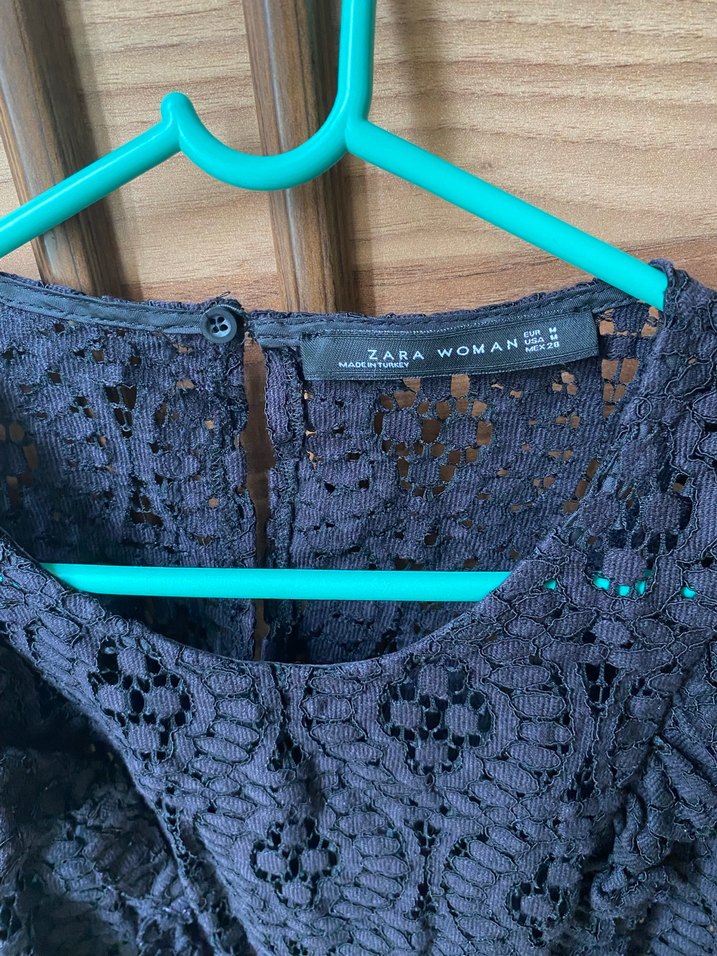 Dantel Detaylı Siyah Kolsuz Bohem Bluz - Görsel 3