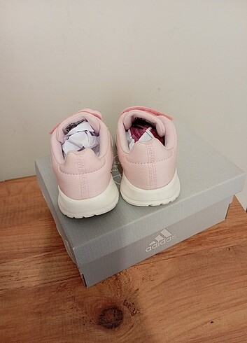 23 Beden Adidas spor ayakkabı
