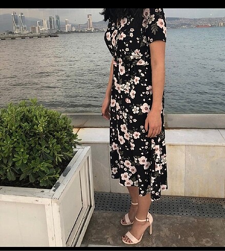 Çiçekli elbise