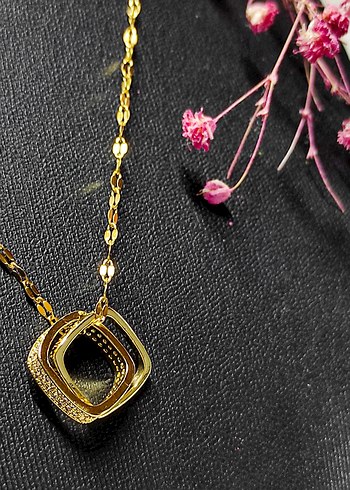 Beden Gold Zincir Detaylı Kare Sarmal Kolye