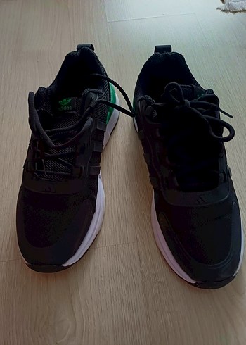 AYAKKABI 42 Yeşil Detaylı Siyah Bağcıklı Spor Ayakkabı - Görsel 5