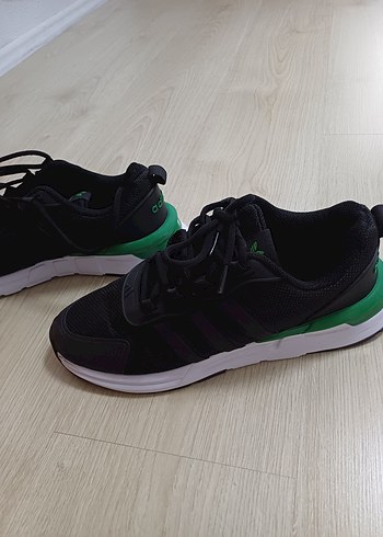 AYAKKABI 42 Yeşil Detaylı Siyah Bağcıklı Spor Ayakkabı - Görsel 2