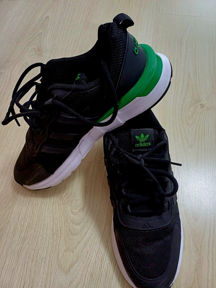 AYAKKABI 42 Yeşil Detaylı Siyah Bağcıklı Spor Ayakkabı - Görsel 4